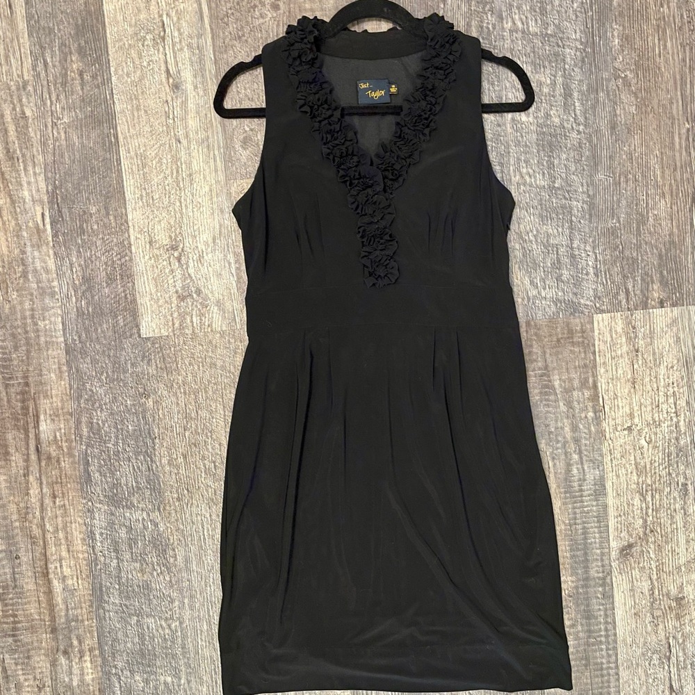 Tall Friendly Just Taylor Black Formal Stretchy Pleated Midi Shift Dress, 10 - Picture 4 of 10